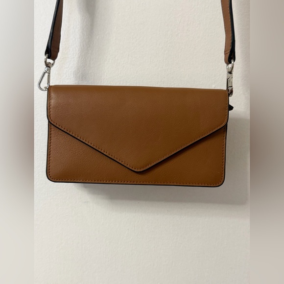 Leatherology Handbags - Leatherology leather envelope Tan Crossbody Bag NWOT